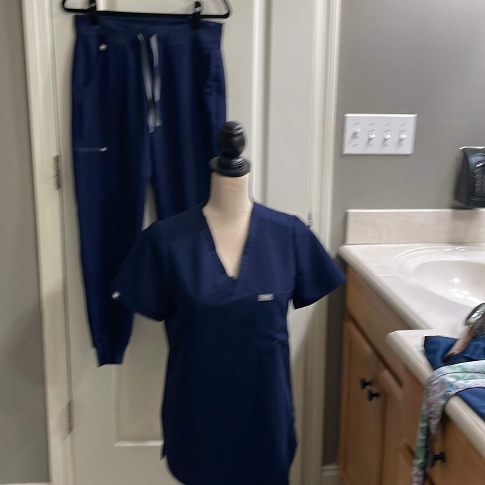 FIGS SCRUBS NAVY